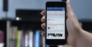 Oare stie FaceBook cu cine vorbesc la telefon?