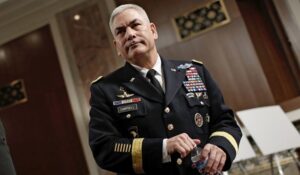 Generalii americani de la NATO si ONU vor romance